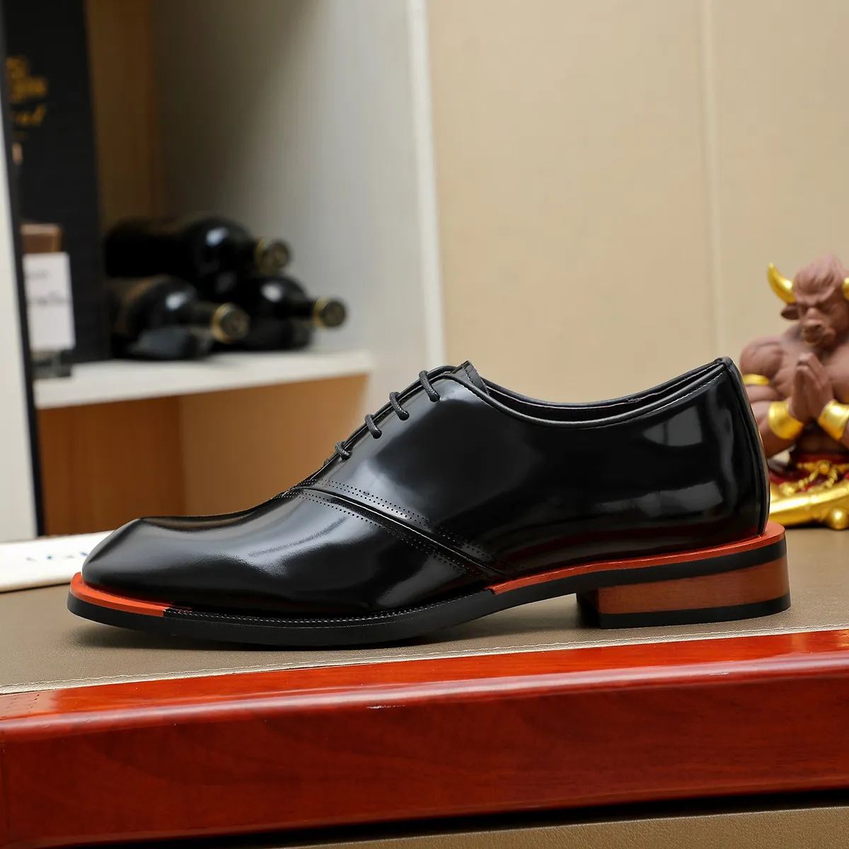 Men's shoes 💰620 💰 Louis Vuitton LV ® Autumn and Winter 🆕 models 🔛Full shoe counter First layer cowhide, 🐂leather lined casual shoes for men, super soft outsole, essential for driving. Counter synchronized original first layer cowhide completely 1:1 mold customization 🌹Top version, 2 colors available! Number: 38-45 (37.46. Customized)